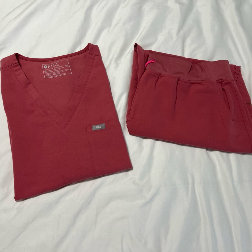 FIGS Scrub Set in Quartz - Top XXL, Pants XXL/P